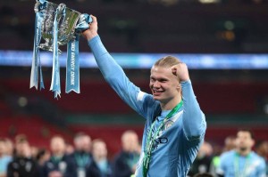 曼城夺得联赛杯冠军！哈兰德决赛舞台表现引发关注，9场决赛无进球无助攻