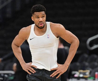 生气原因？字母哥出战不满41场 让他损失了巨额奖金