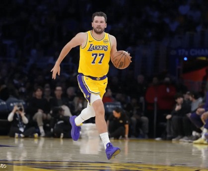 湖人球迷心死了！雷迪克：东契奇和里夫斯无限期缺阵